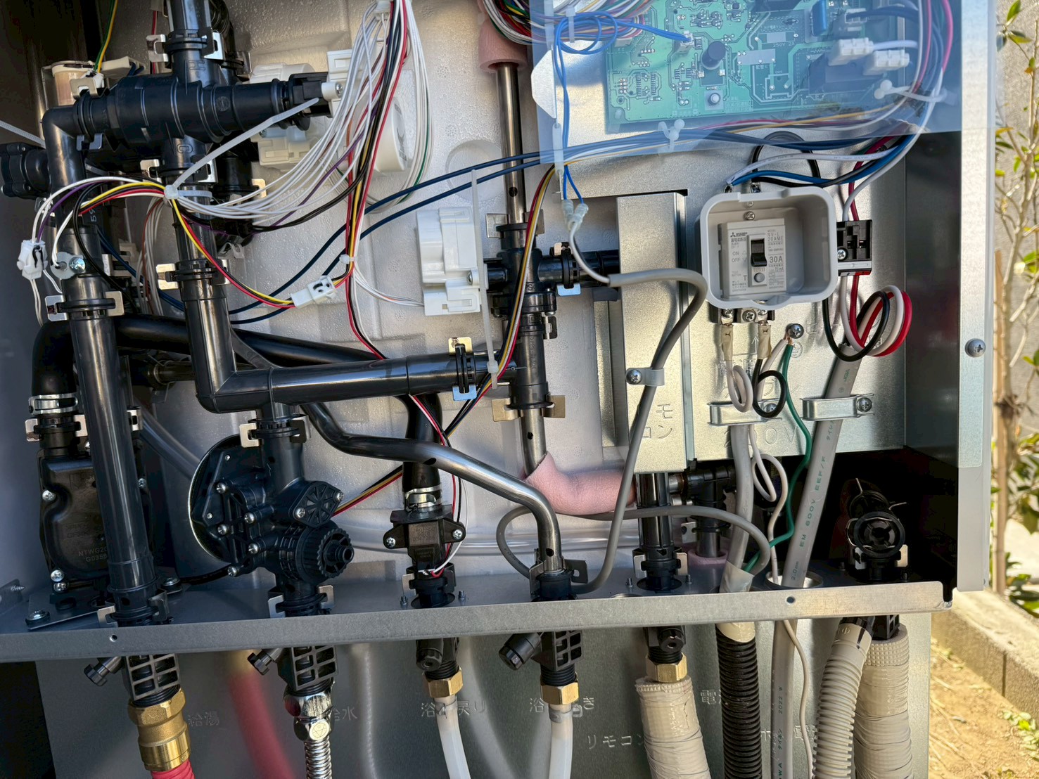 東村山市一軒家エコキュートの新設