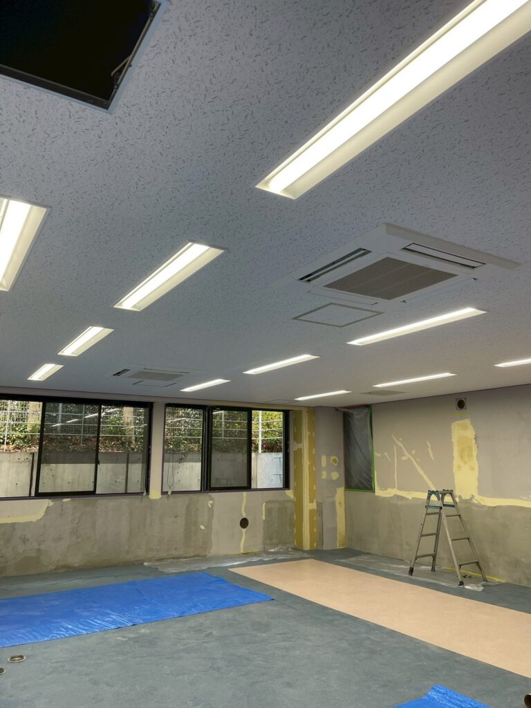 自由ヶ丘学園高等学校エアコン新規工事